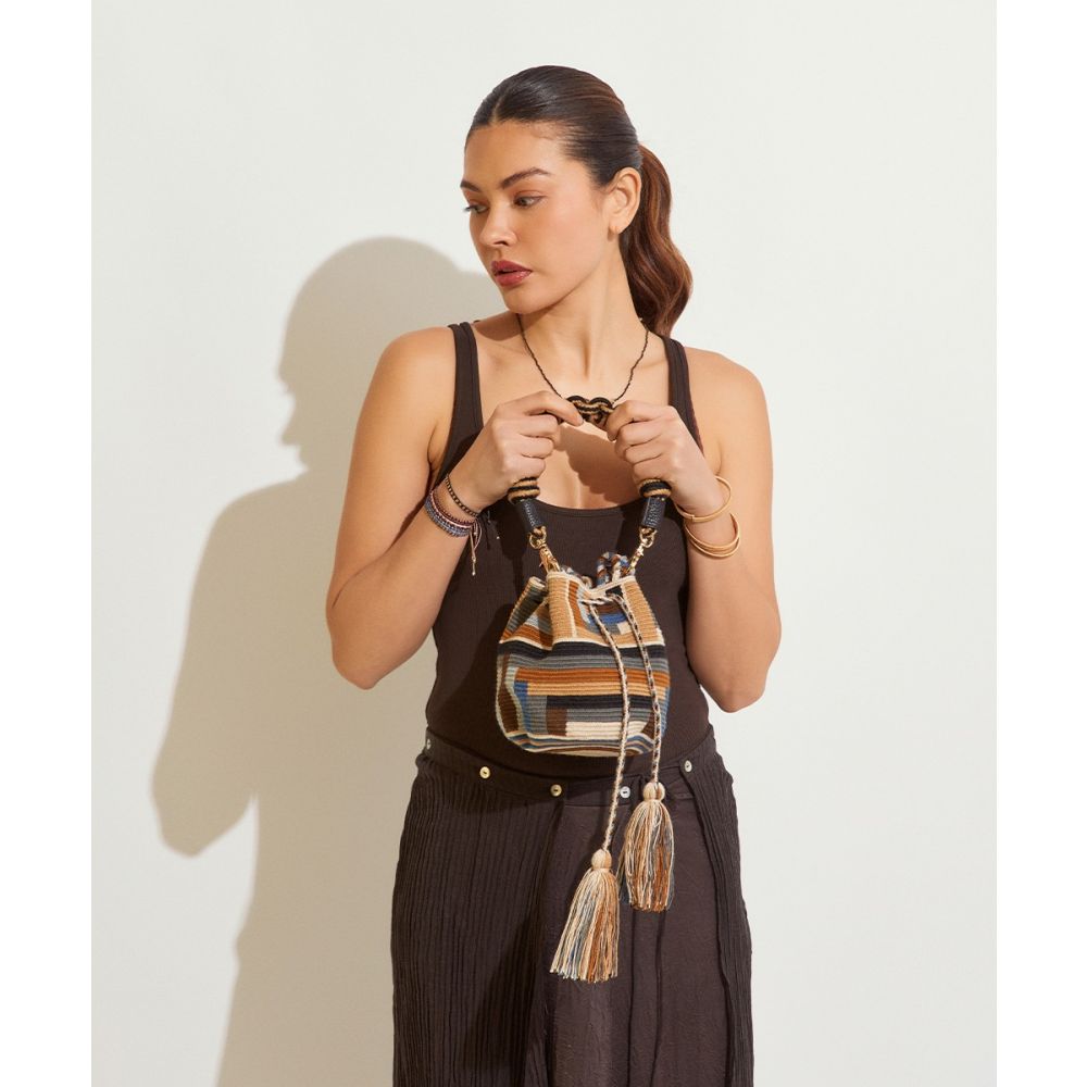 BOLSO CRUZADO M CON ASA DE MACRAMÉ - PIGEON - AZUL OSCURO & TOSTADO