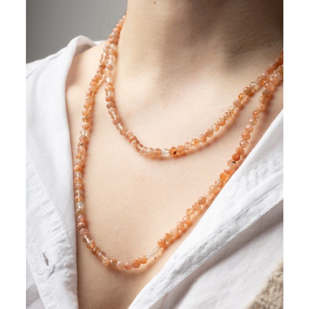 Collar Elvira - Piedra luna salmón con dije de piedra semi preciosa