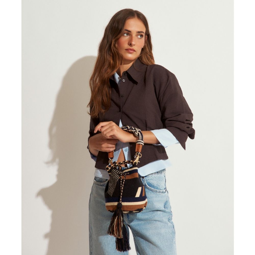 BOLSO CRUZADO M CON ASA DE MACRAMÉ - AMARANTH - NEGRO & MARRÓN