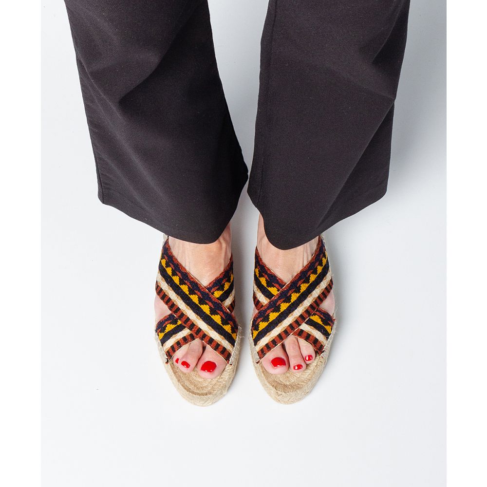 ALPARGATA CON CINTA CRUZADA - MOSTAZA & MARRÓN